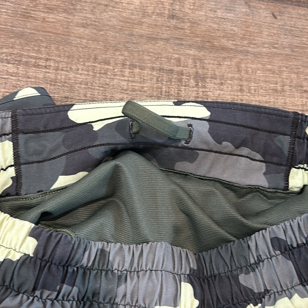 Lululemon Camo Hotty Hot Short 4-inch - Picture 10 of 12